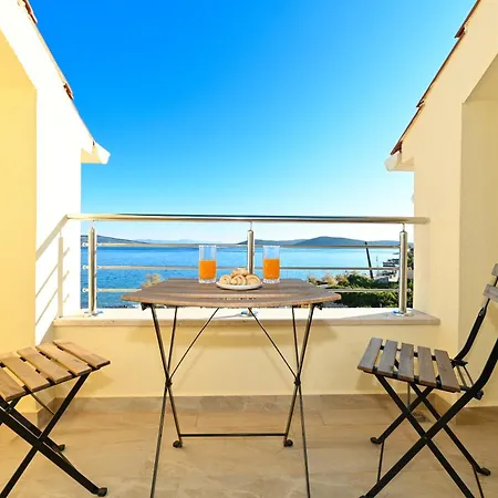 Tamaris * Mali Drvenik